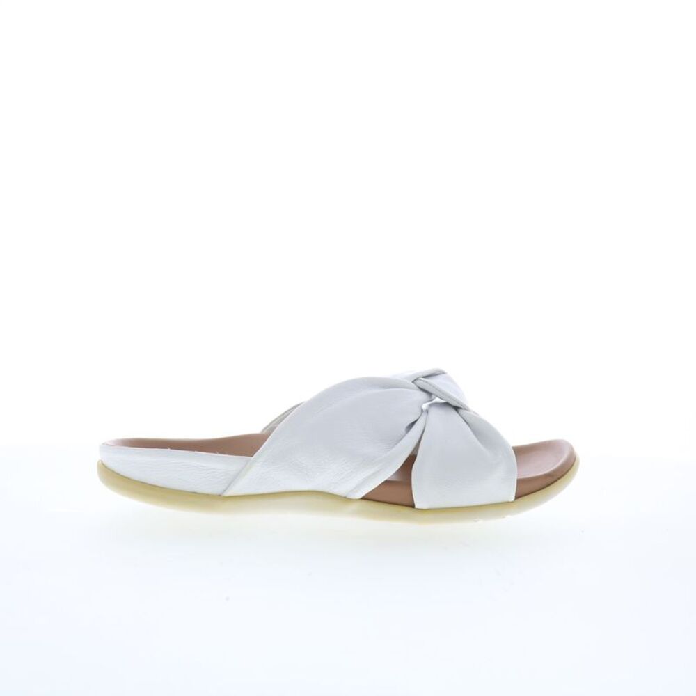 Strive Womens Sicily White Shoes (NWT)